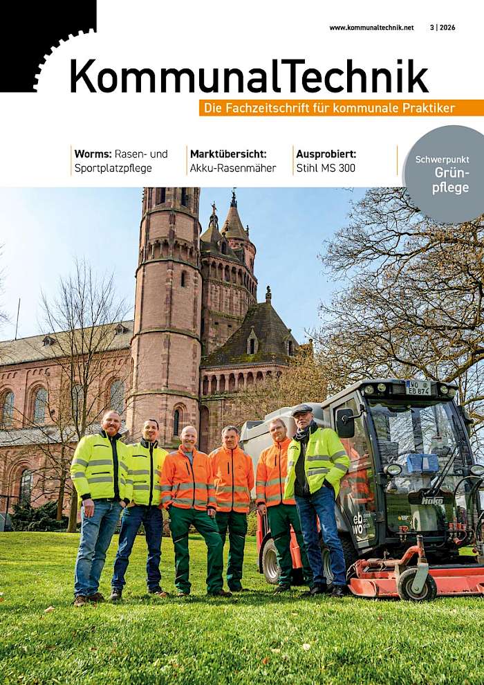 Wormser Grünflächenteam auf der Titelseite der Fachzeitschrift KommunalTechnik
