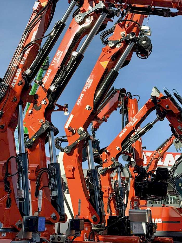 Krane in unterschiedlichen Varianten